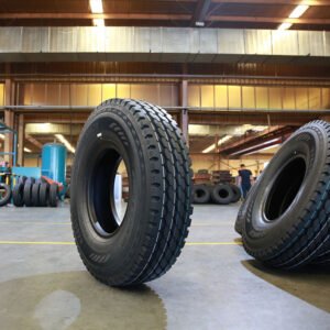 إطارات شاحنات وحافلات عالية الجودة من HAWKWAY – المقاسات المتوفرة: 6.50R16، 11.00R20، 12.00R20، 13R22.5 – أسعار تنافسية.