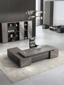 مكتب إداري فاخر بتصميم عصري يجمع بين الأناقة والوظيفية. مثالي للمكاتب التنفيذية والمديرين الباحثين عن بيئة عمل راقية ومريحة.